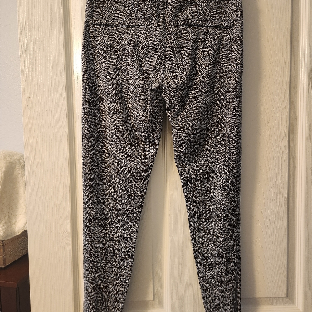 🖤 Athleta Black and White Patterned Leggings - Picture 7 of 7